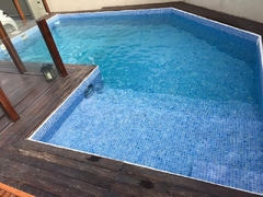 REVESTIMIENTO CELESTE OSCURO ESFUMADO (OLIVOS) - PISCINAS ZUMAAC 