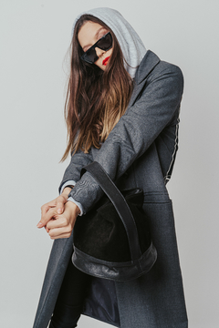 CARTERA BUCKET ( gamuza y napa) - tienda online