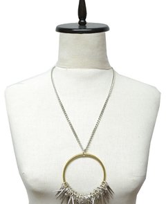 COLLAR CORTO CON ARANDELA Y PUAS
