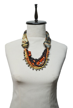 COLLAR MULTILINEAS CON PAÑUELO Y PIEDRAS