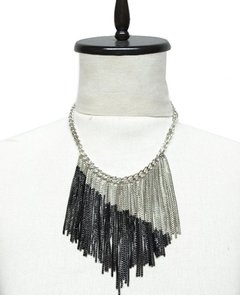 COLLAR CORTO CON FLECOS DE CADENAS