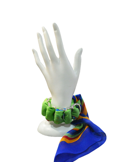 PULSERA CON ARANDELAS Y PAÑUELO