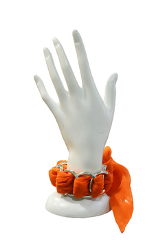 PULSERA CON ARANDELAS Y PAÑUELO