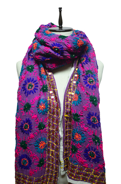 Imagen de PASHMINA BORDADA CON HILOS Y LENTEJUELAS