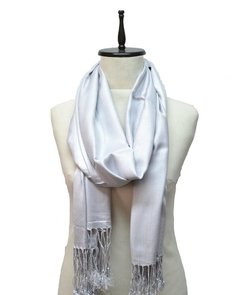 PASHMINA SATINADA LISA CON FLECOS en internet