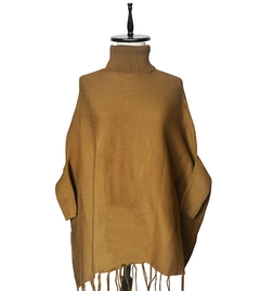 PONCHO TEJIDO DE CUELLO ALTO CON MANGAS Y FLECOS - tienda online
