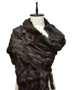 PASHMINA TEJIDA DE PIEL DE CONEJO CON BORLAS
