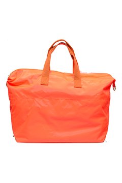 BOLSO LISO CON CIERRE Y MANIJAS AL TONO - comprar online