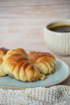 Medialunas dulces sin gluten