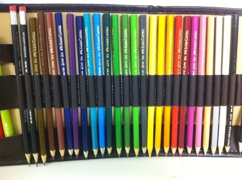 Kit para desenho com 24 cores. na internet