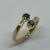Anillo Pellizco Realizado en Oro Amarillo 18klts. Zafiros y esmeralda natural. - karinjoyas