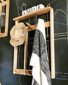 Perchero Escandinavo Madera Grandis 6 ganchos 61 x78.5 cm - comprar online