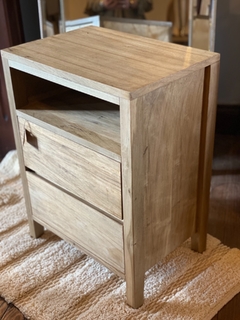 Mesa de Luz enchapada Petiribi 50x35x57 4/22 - Nolita Decoshop - Tienda Online