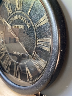 Reloj acabado simil cuero negro JKL103 01/22 en internet