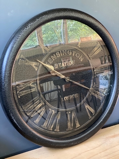 Reloj acabado simil cuero negro JKL103 01/22