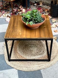 Mesa cuadrada madera y hierro negro 60x60x42 4/22
