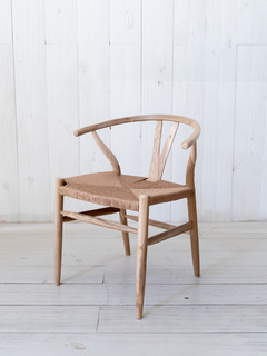 Silla Wishbone de petiribí