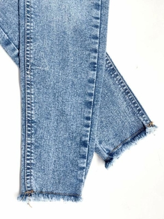 Jean Elastizado Nevado con Tajos y Desflecado - tienda online