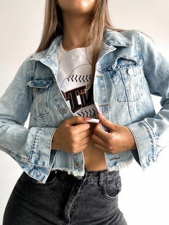 Campera Denim Rígida Desflecada