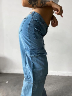 Jean Cargo Rígido Tiro Medio - comprar online