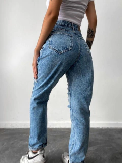 Jean Mom con Roturas y Ruedo