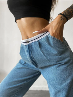 Jean Mom Rígido con Elástico Blanco - comprar online