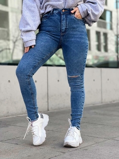 Jean Elastizado Nevado con Tajos y Desflecado - Shaina Trendy Store