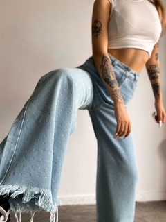 Jean Recto con Strass Rigido Desflecado - comprar online