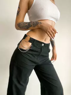 Pantalón Gabardina con Cadenas, Sustracción y Argolla en internet