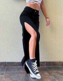 Jean Black Wide Leg Rigido con Tajo Largo