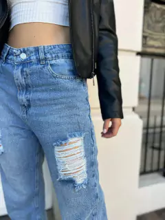 Jean Mom con Roturas Rígido - 36 al 52 - Shaina Trendy Store