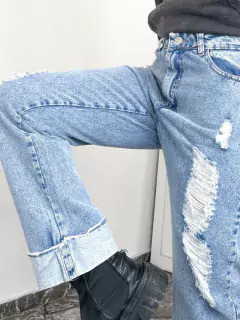 Imagen de Jean Mom Rígido con Roturas y Dobladillo