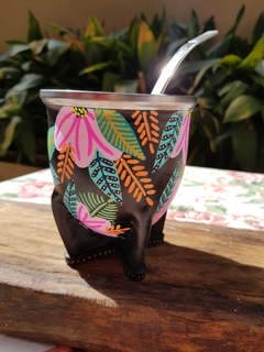 Mate de calabaza / Forrado en cuero / Formato camionero/ Diseño: Alicia en internet