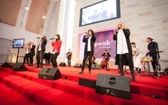 Consolas Bafles Micrófonos Sonido Para Iglesias Y Auditorios