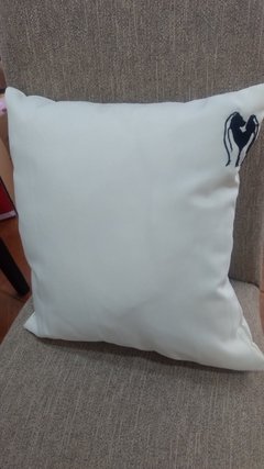 Imagen de ALMOHADON TELA TROPICAL CON SILUETA MASCOTA BORDADA EN ANGULO