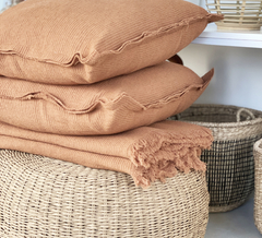 PIE DE CAMA NIDO + DOS ALMOHADONES - comprar online