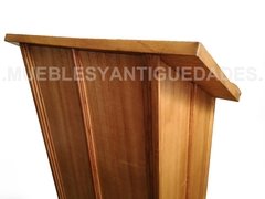 Atril pedestal podio púlpito ambón atrio en madera maciza de paraíso (AT101A)