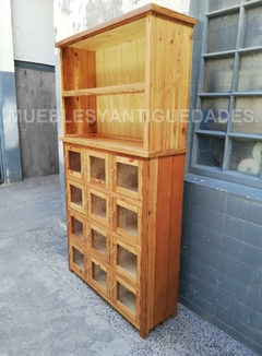 Fideera con alzada estilo antiguo en pinotea reciclada con 12 puertas (FI111A) - Muebles y Antiguedades - Argentina