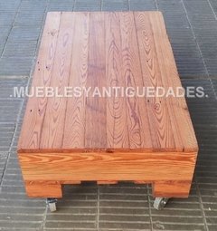 Mesa ratona en pinotea modelo pallet con ruedas (MR104M) en internet
