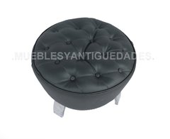 Imagen de Puff redondo capitoné con patas metal e hilera de tachas (PC109M)