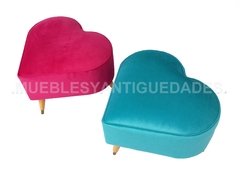 Puff banqueta banquito corazón pana o cuero vinílico con patas de madera (PC111M) - comprar online