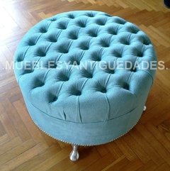 Banqueta Puff redondo capitoné con patas de metal tapizado en pana cuero vinílico ecocuero cuerina (PG102M) - comprar online