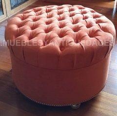 Banqueta Puff redondo capitoné con patas de metal tapizado en pana cuero vinílico ecocuero cuerina (PG103M)