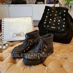 Imagen de Banqueta Puff redondo capitoné con patas de metal tapizado en pana cuero vinílico ecocuero cuerina (PG104M)