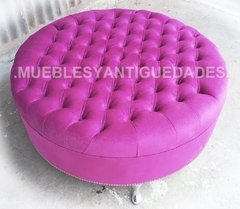 Banqueta Puff redondo grande con patas de metal tapizado en pana cuero vinílico ecocuero cuerina color fucsia (PG107M) en internet