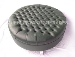Banqueta Puff redondo capitoné con patas de metal tapizado en pana cuero vinílico ecocuero cuerina color negro (PG108M) - comprar online