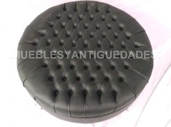Banqueta Puff redondo capitoné con patas de metal tapizado en pana cuero vinílico ecocuero cuerina color negro (PG108M) - Muebles y Antiguedades - Argentina