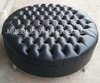 Banqueta Puff redondo capitoné con patas de metal tapizado en pana cuero vinílico ecocuero cuerina color negro (PG108M)