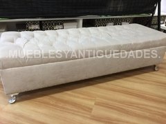 Banqueta Puff capitoné rectangular con patas de metal tapizado en pana cuero vinílico ecocuero cuerina (PR103M) - Muebles y Antiguedades - Argentina