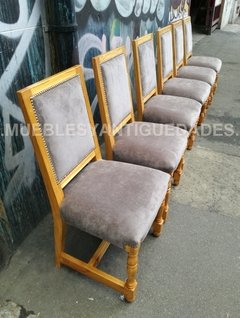 Imagen de Silla estilo inglés en madera de paraíso con tapizado en pana sintética, detalles de tachonado en bronce y patas torneadas (SI104M)